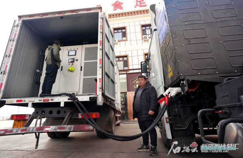 新疆萬驛通新能源有限公司采購的新疆首臺3C儲充移動站為自己購買的電動重卡充電