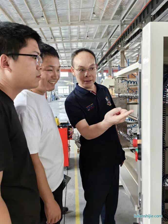 江蘇厚生新能源科技股份公司來江蘇海偉科考察