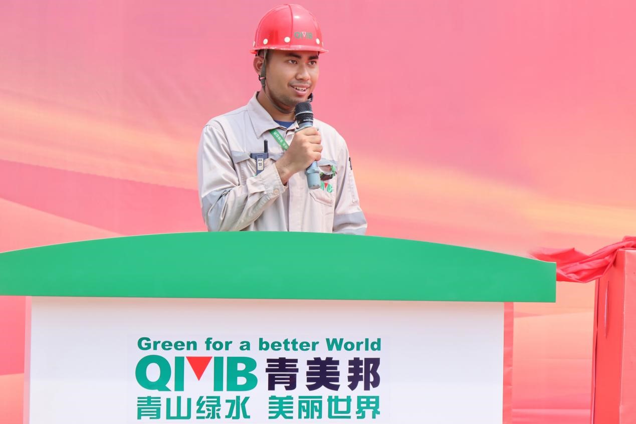 圖8 第一屆印尼政府—格林美—中南大學(xué)聯(lián)合培養(yǎng)材料科學(xué)與冶金技術(shù)工程碩士畢業(yè)生、青美邦HPAL工程師吳羽發(fā)表演講